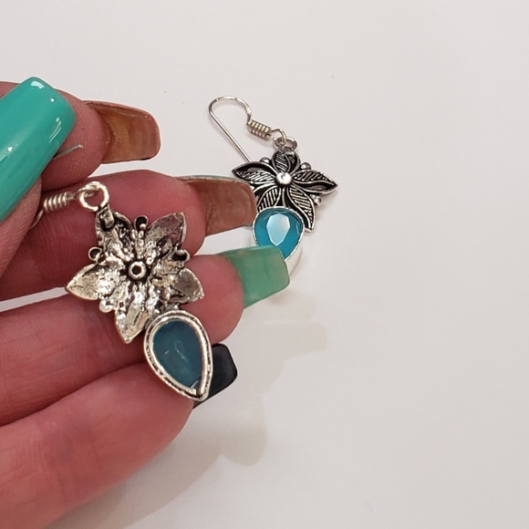 Chalcedony earrings, blue chalcedony flower earrings, 925 chalcedony earrings - Picture 11 of 11